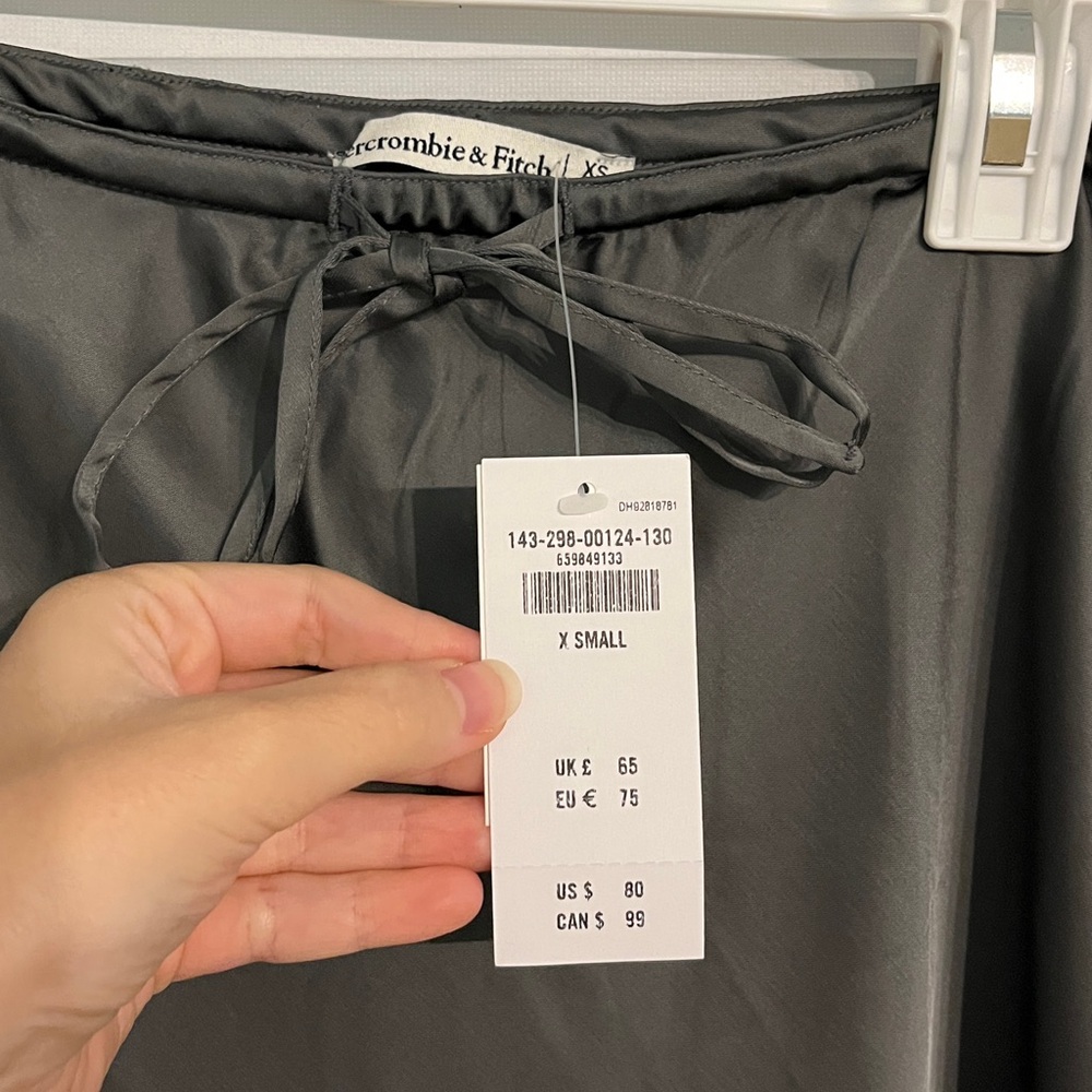 NWT Abercrombie Mid Rise Satin Maxi Skirt - Picture 5 of 5